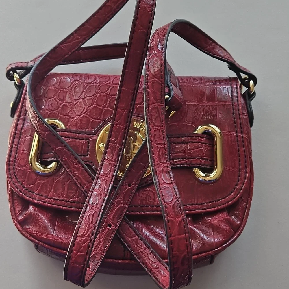 Nine West Bag Crocidile Embossed Red With GOLD Crossbody - Picture 11 of 12